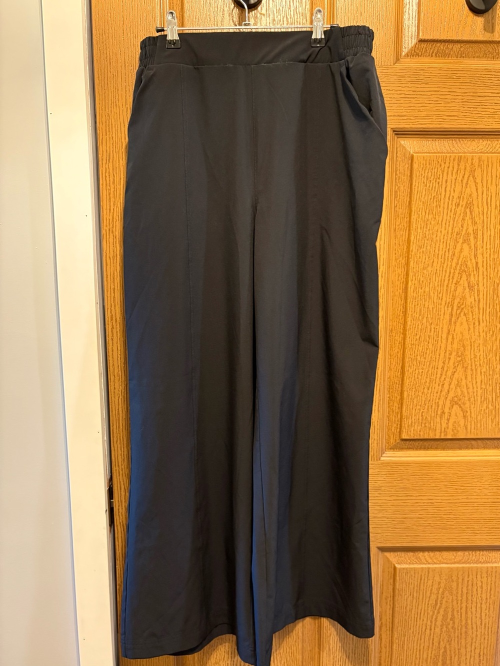 Fabletics Black Wide-Leg Pull-On Pants